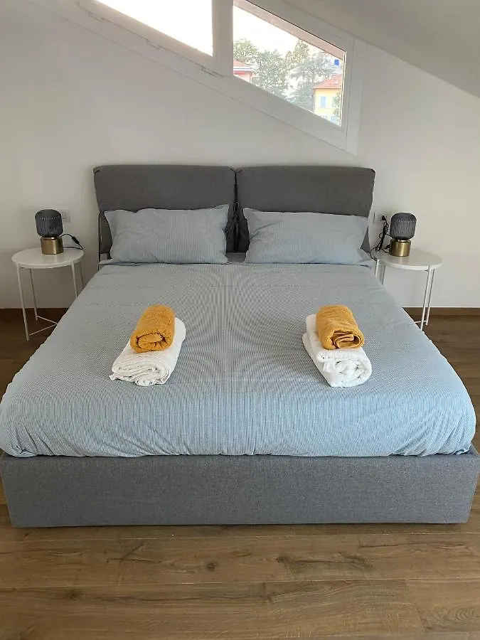 Sky View Apartment Como 0*,
